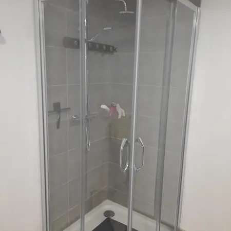 Chez Francis Bed and Breakfast Βερβιέ